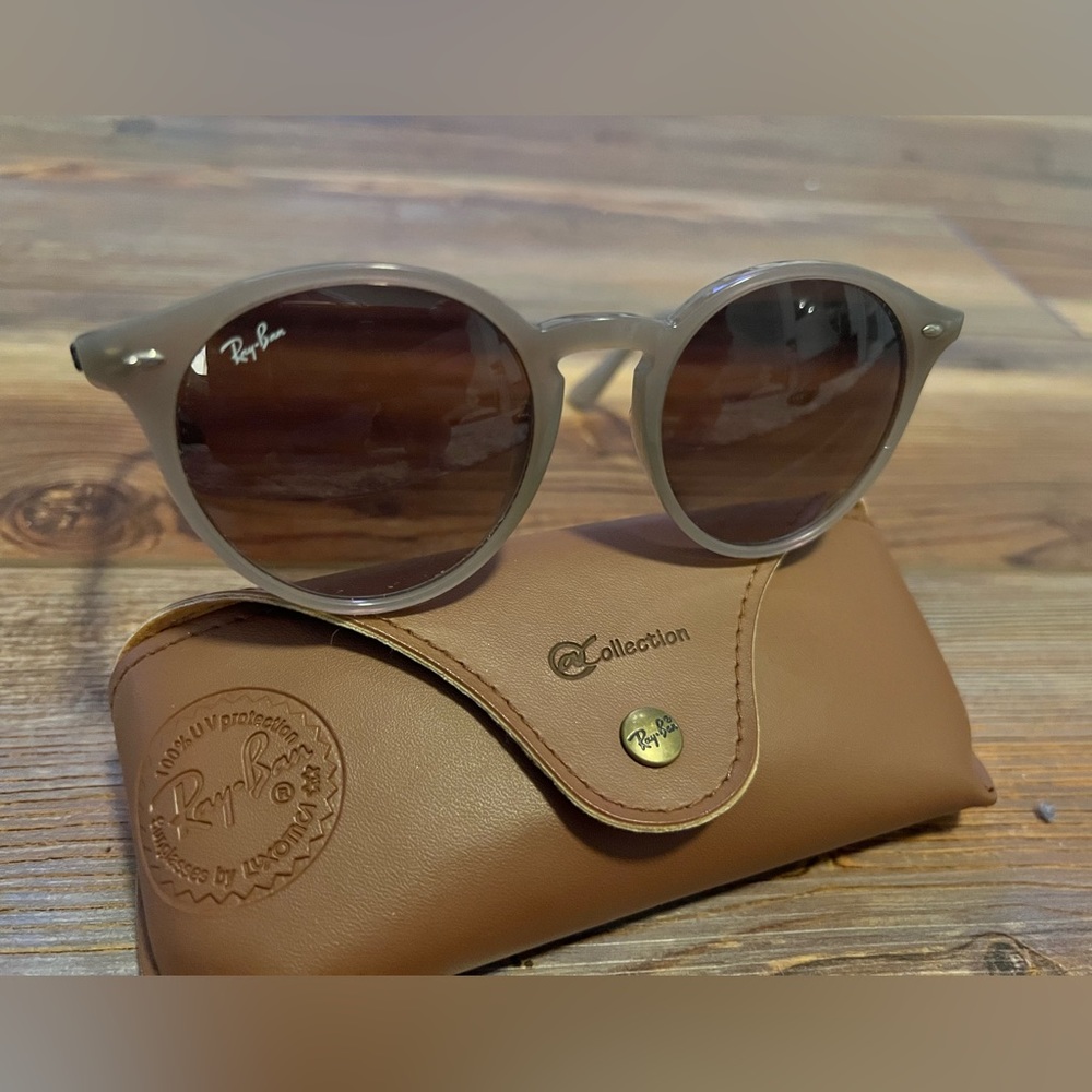 Unisex Ray Bans RB4259- Light Brown - Like New